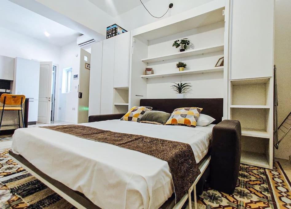 Entire In 2a By Solea Sliema